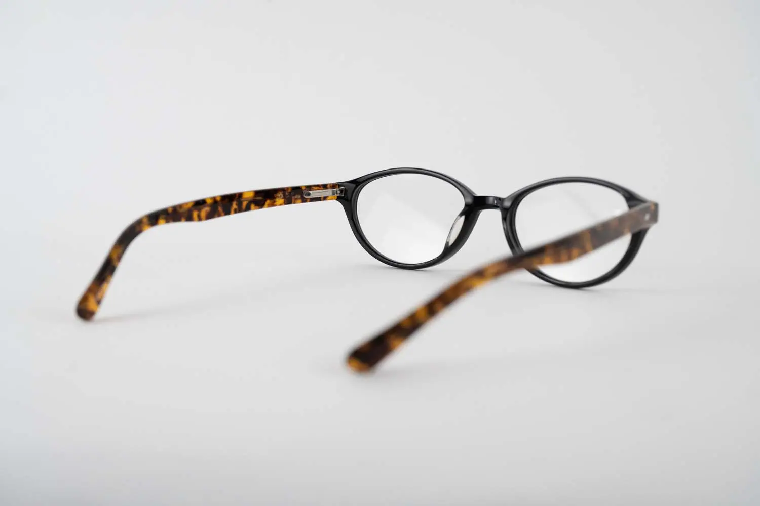 bluwinx_ g506_ mack_black-tortoise-small_unisex_1