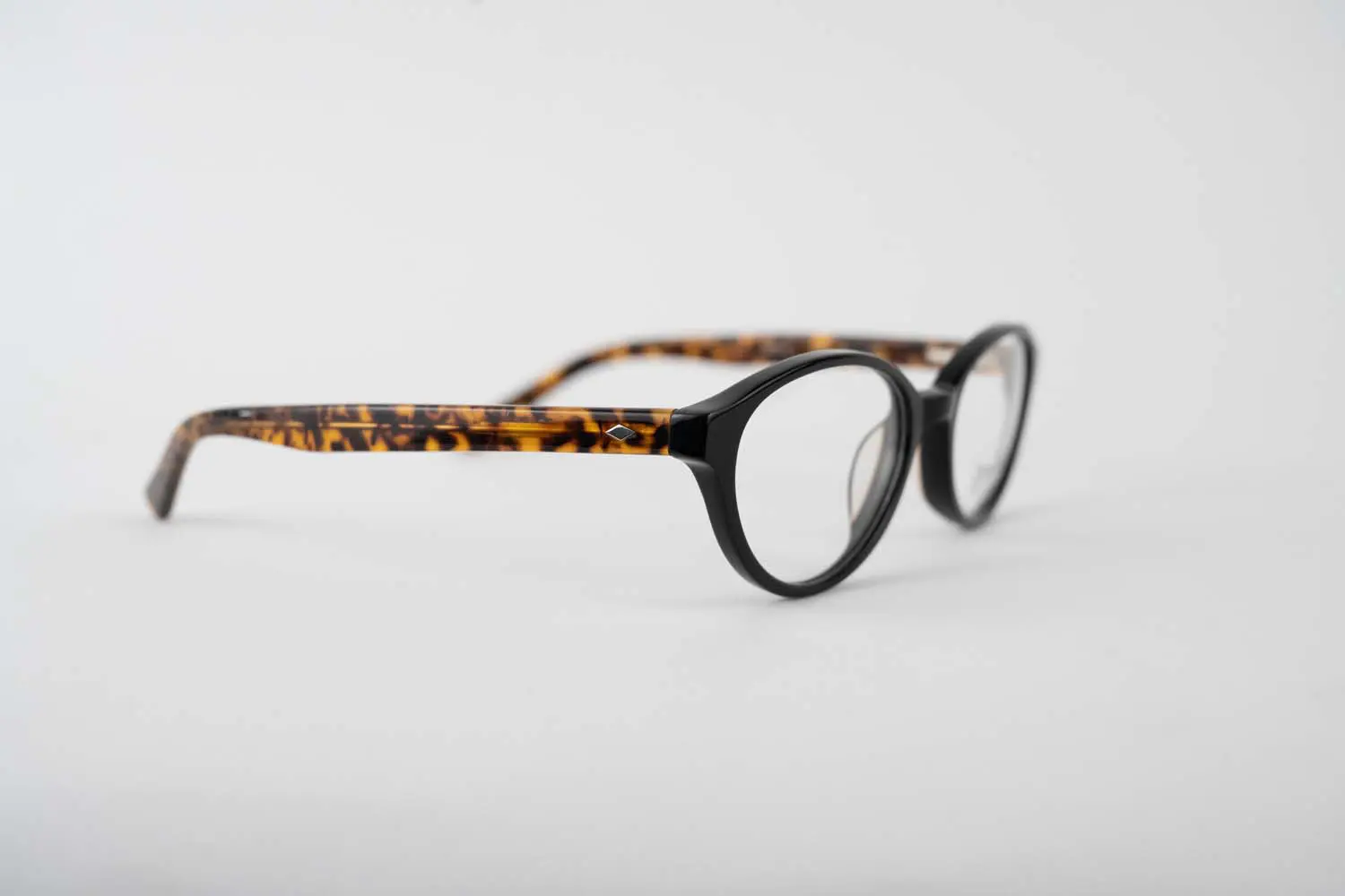 bluwinx_ g506_ mack_black-tortoise-small_unisex_2