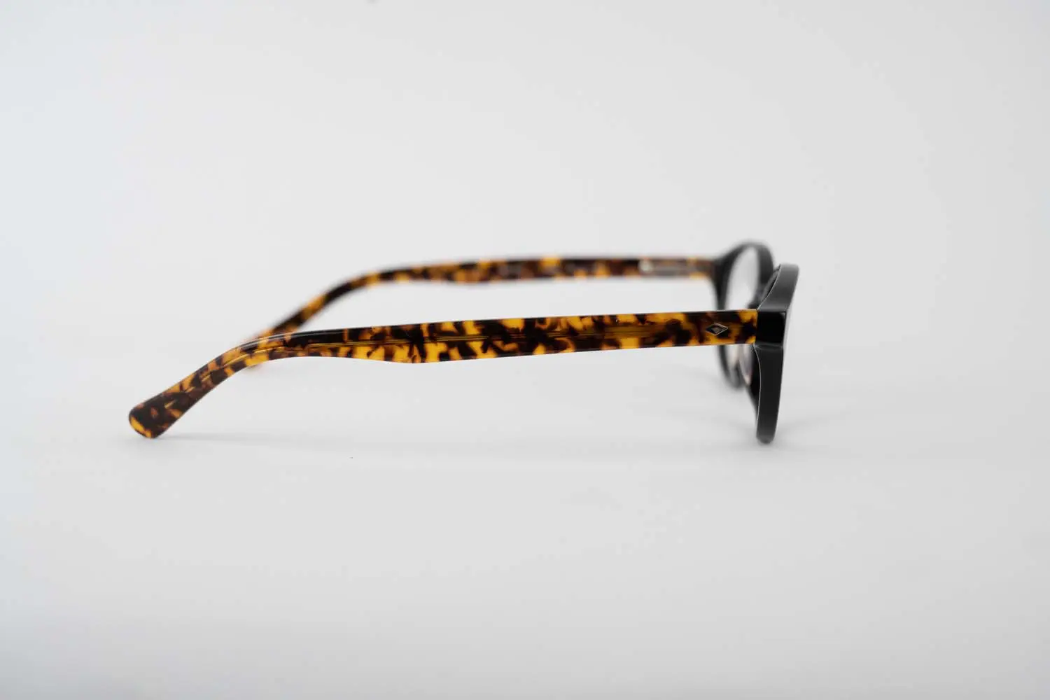 bluwinx_ g506_ mack_black-tortoise-small_unisex_5