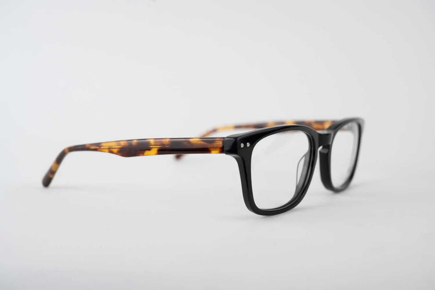 bluwinx_ g529_ shawnee_black-tortoise_unisex_2