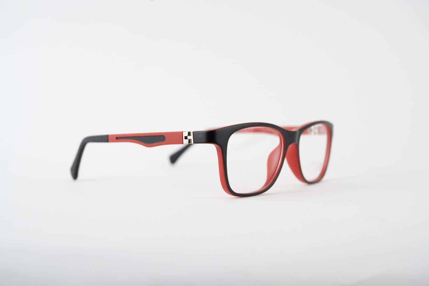 bluwinx_mischief_spy_black-matte-red_children_2